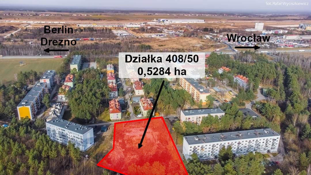Plot for a supermarket or multi-family building right next to the A4 motorway, local zoning plan (MPZP), in a residential estate with 3,000 residents